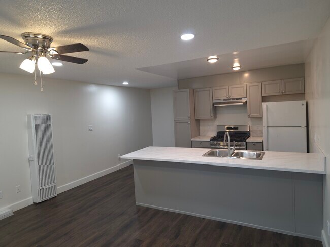 Building Photo - 25901 Viana Ave