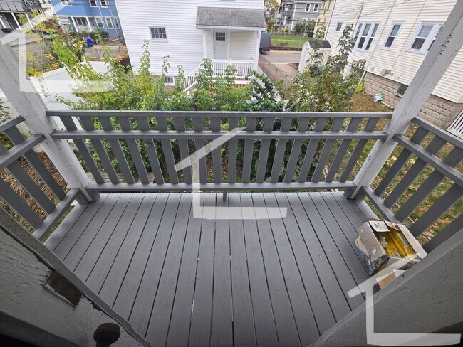 Building Photo - 2BR 1Bth unit. Great location! Laundry in building!