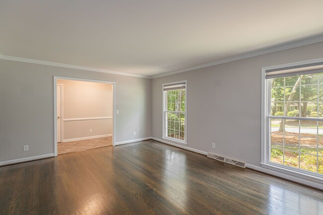 Building Photo - NW, Updated, Wood Floors, SS Appl., Den, D...