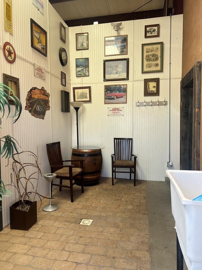 Foto del edificio - 1501 N Texas Ave