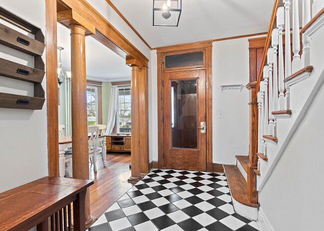 Building Photo - 308 Quail St