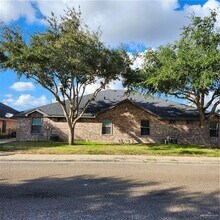 Building Photo - 8 Prosperity Dr