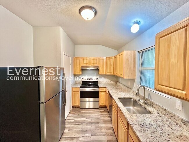Foto del edificio - 146 Creek Cove Dr
