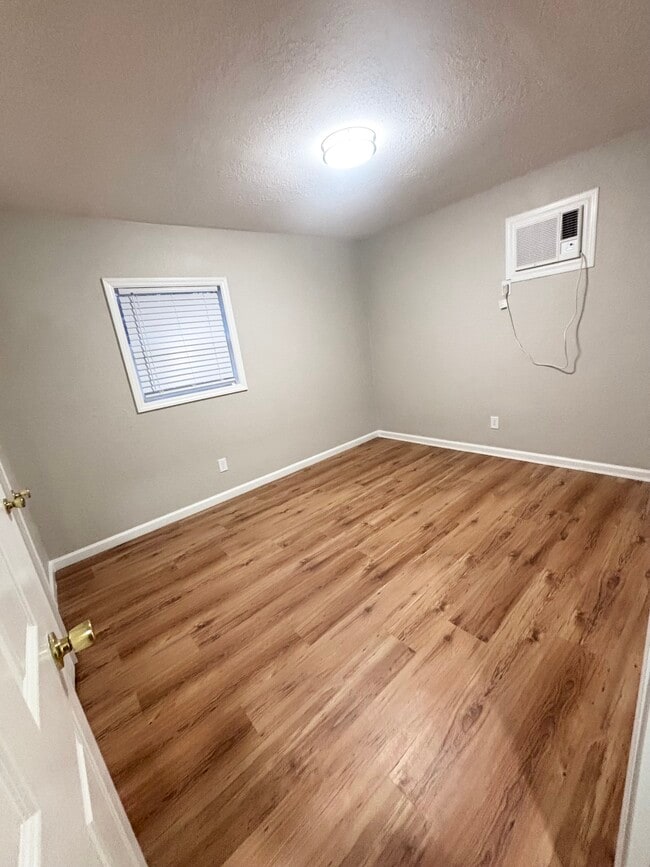 Photo - 626 Middle St Apartment