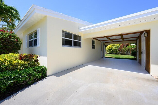 Building Photo - 1452 Crest Dr