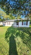 Building Photo - 2422 Yates Dr