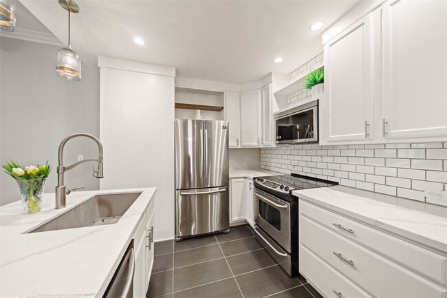 Building Photo - 1010 Rosine St