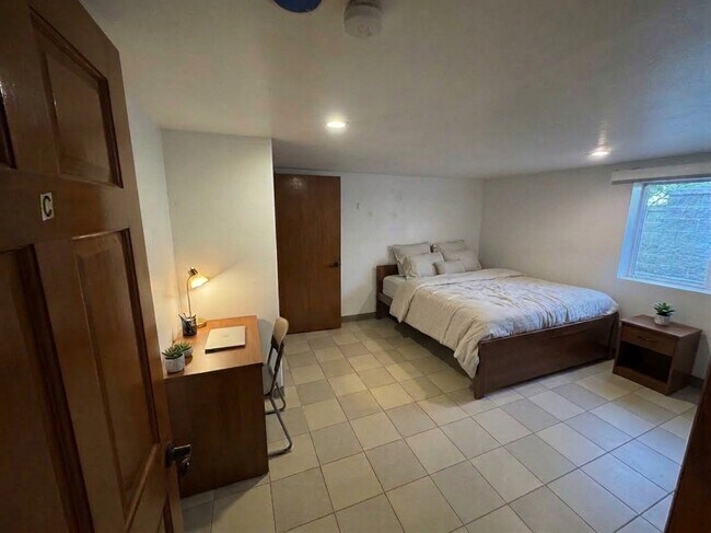 Foto del edificio - 4316 36th Ave NE