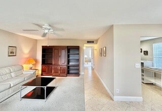 Building Photo - 715 Normandy Ln