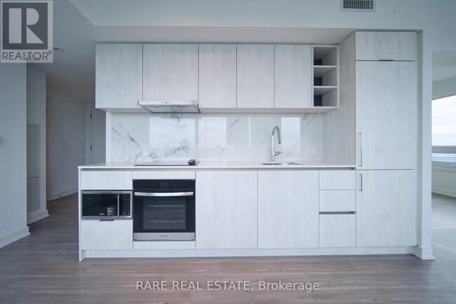 Building Photo - 8 Wellesley St W