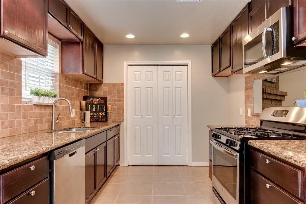 Foto principal - 931 Grand Jct Dr