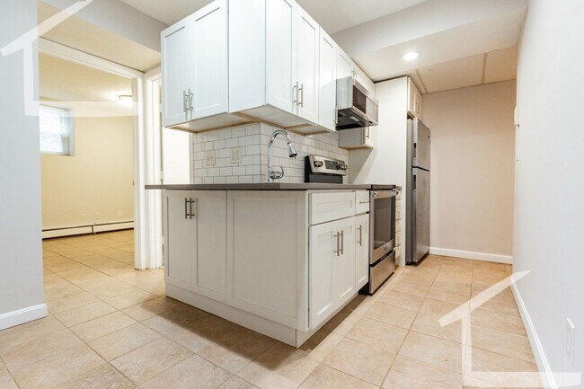 Building Photo - 1 bedroom Allston garden level apartment a...