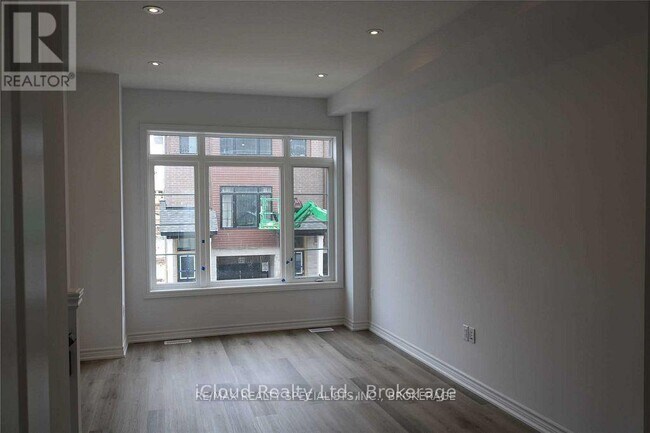 Photo du bâtiment - 461 Blackburn Dr