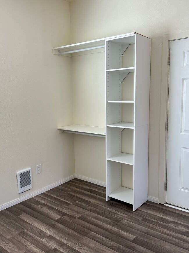 Foto del edificio - 150 Lotus Dr.