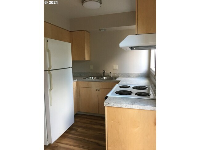 Building Photo - 2289 Willamette Falls Dr