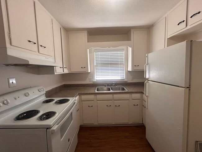 Building Photo - 1309 Ardmore Dr