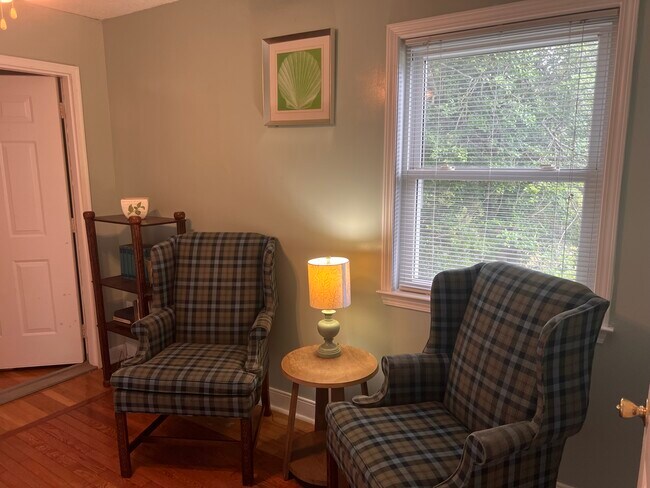 Sitting Room - 113 Willetts Dr