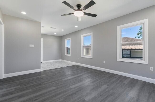 Foto del edificio - 3240 Hero Dr