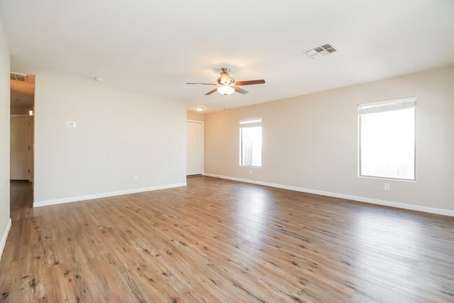 Building Photo - 878 E Pollino St