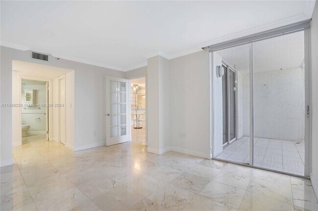 Building Photo - 5880 Collins Ave