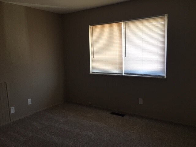 Foto del edificio - 7851 Glenorchard Dr