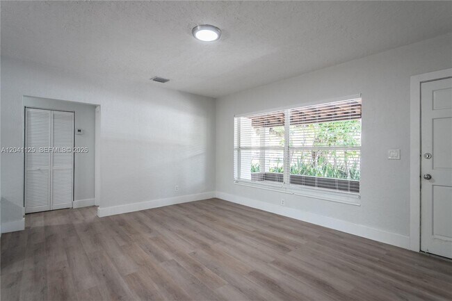 Building Photo - 1691 NE 143rd St