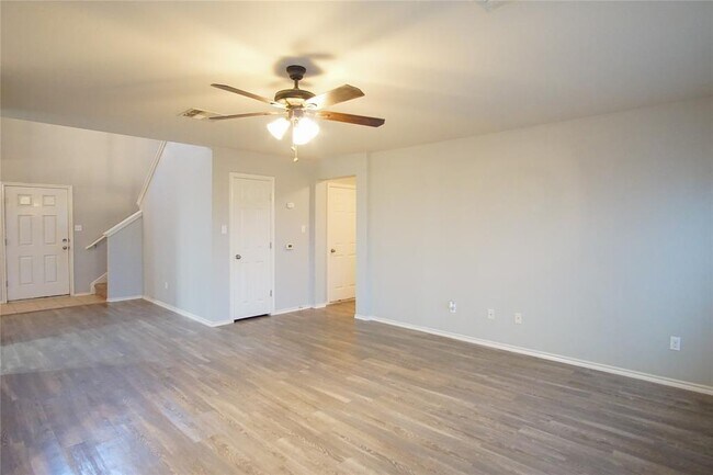 Building Photo - 210 King Ridge Dr