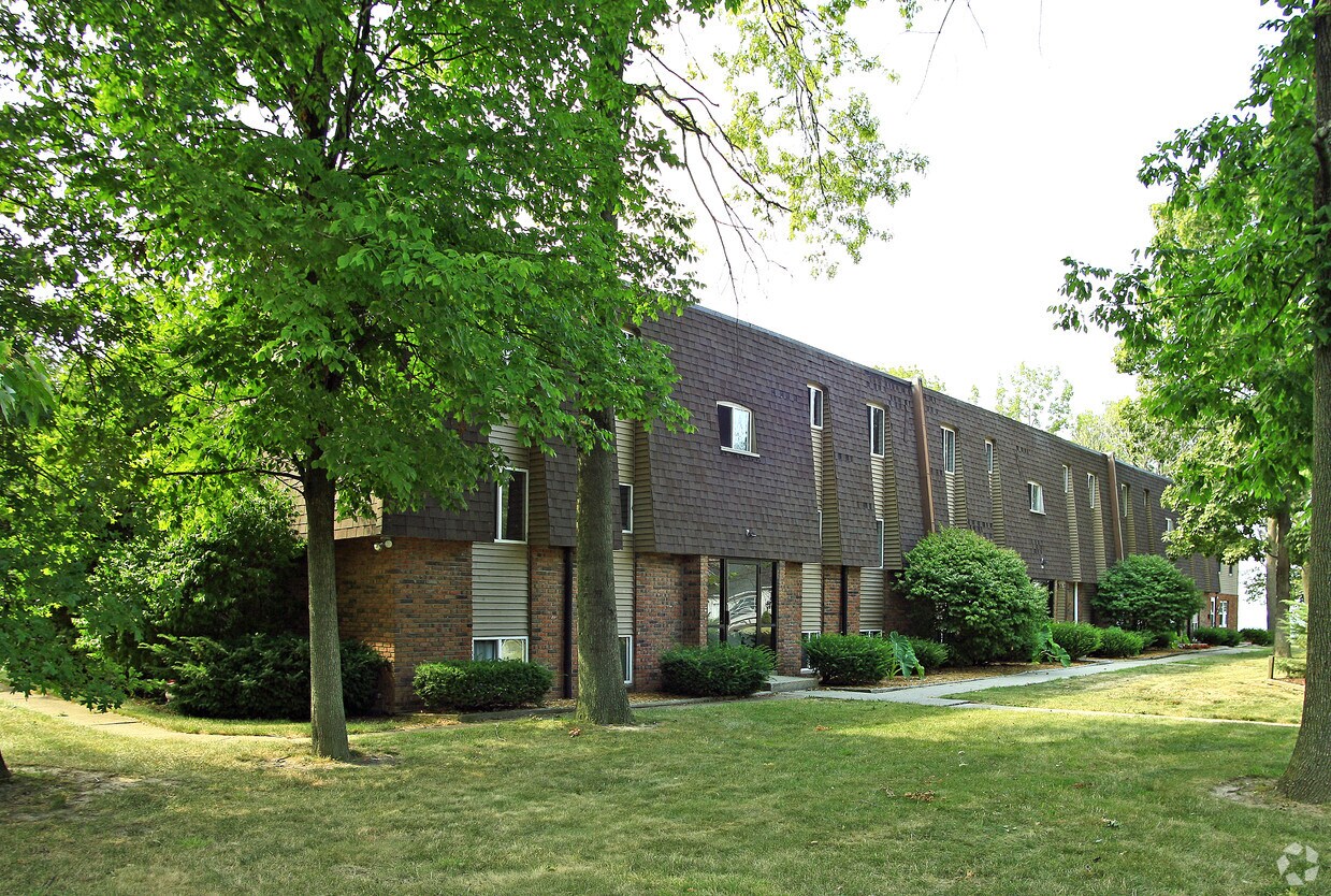 Building Photo - 300 Salem Dr