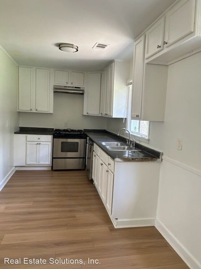 Building Photo - 3 br, 2 bath House - 224 E Northside Dr