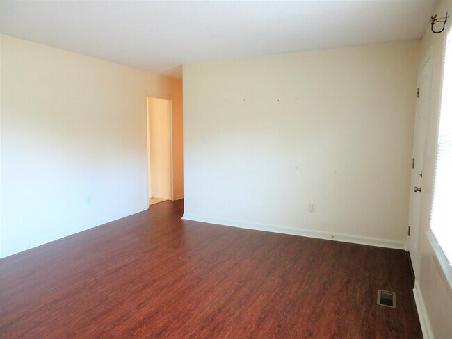 Building Photo - 3 bedroom, joined 1.5 bath ranch style home for rent