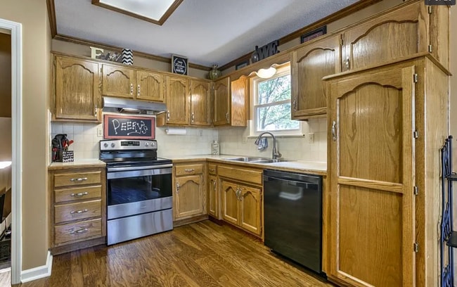 Building Photo - 420 SE Onyx Dr