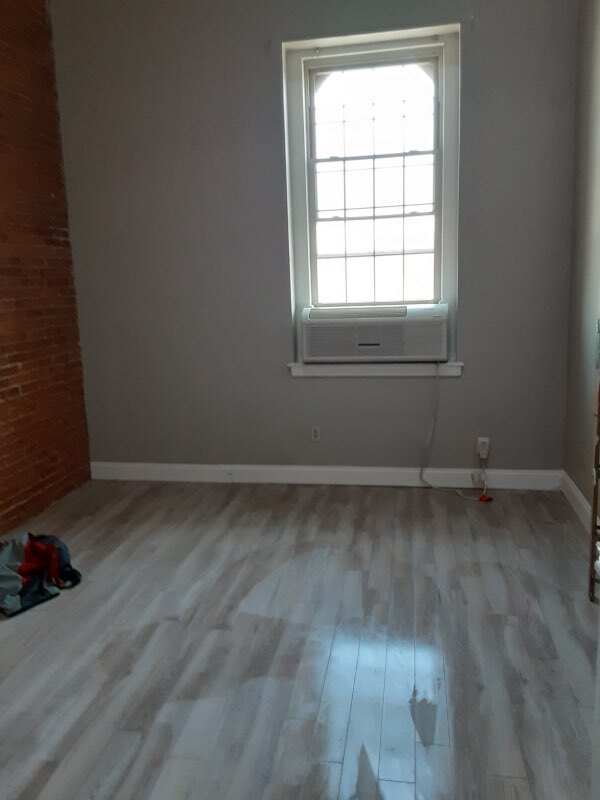 Building Photo - 450 Hill St