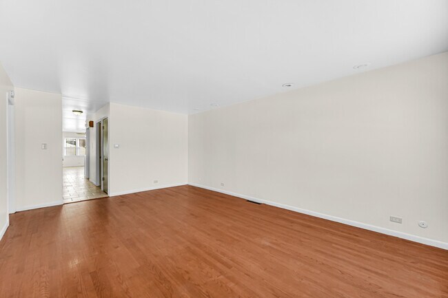 Building Photo - 403 Prairie Ave 1