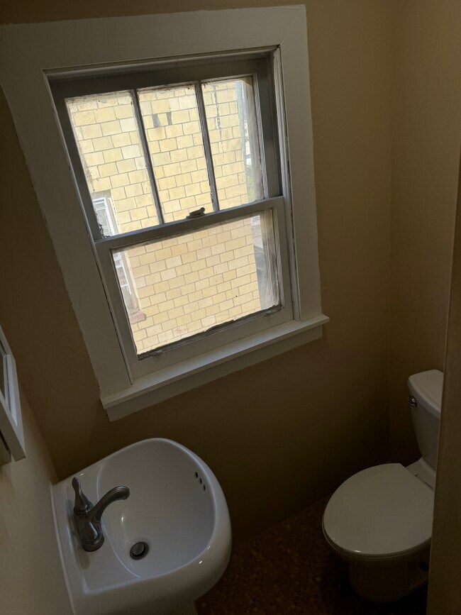BAÑO - 1821 Pennsylvania Ave