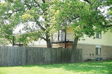 Building Photo - 2 br, 1.5 bath 4plex - 2406 Bandera Dr C