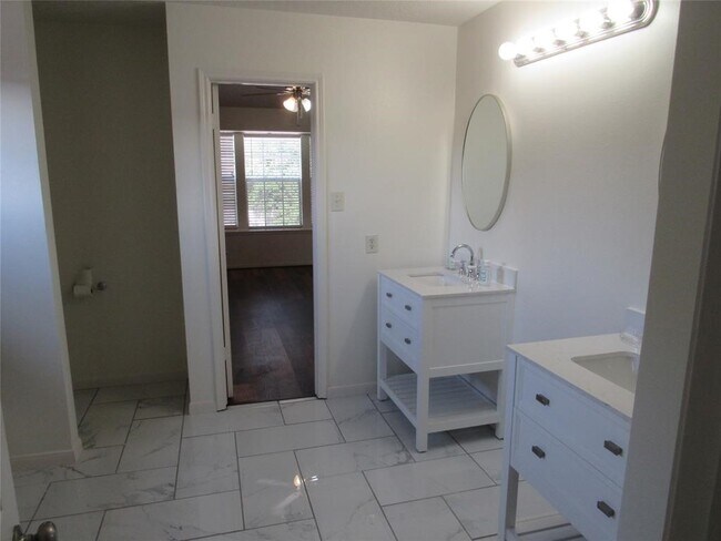 Foto del edificio - 18822 Timber Way Dr