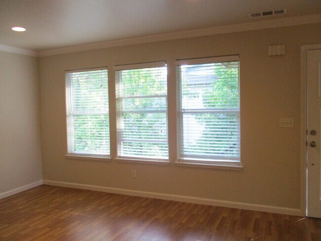 Foto del edificio - 333 Oak St