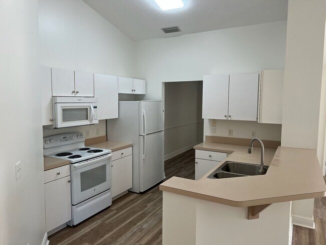 Foto del edificio - Newly renovated - Close to UF Health Shands, VA and Vet School!