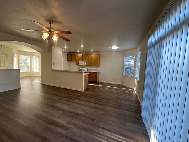 Building Photo - Charming Chichester Home