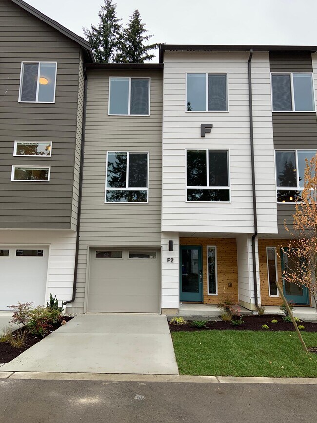 Building Photo - 13706 Manor Way