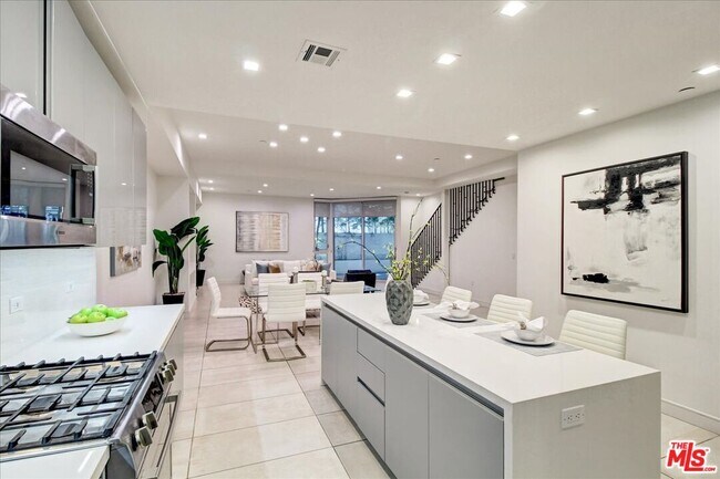 Foto del edificio - 1125 N Kings Rd