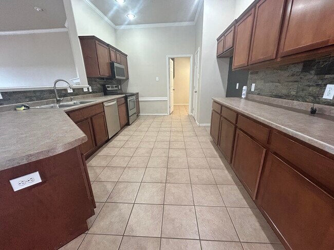 Foto del edificio - 10601 Clinton Ave