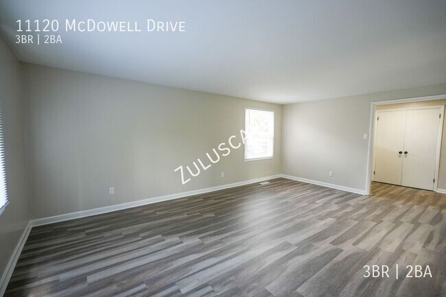 Foto del edificio - 11120 McDowell Dr