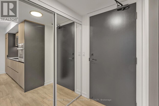 Building Photo - 2 Augusta Ave