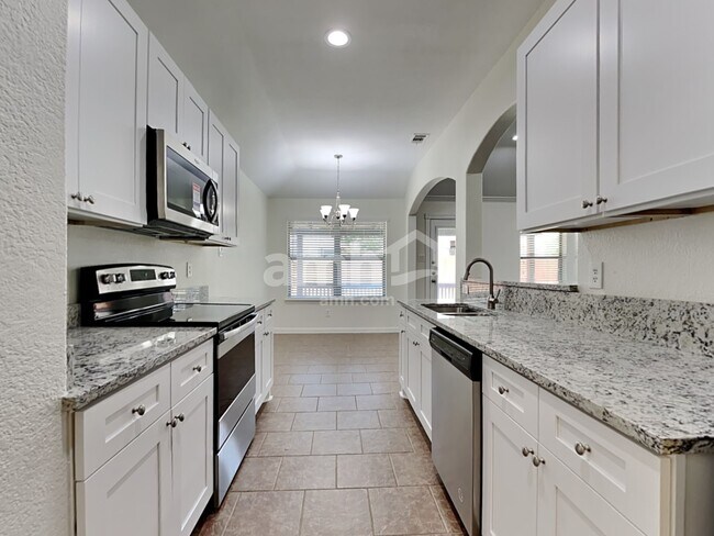 Building Photo - 322 Creekside Way