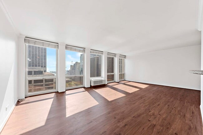 Building Photo - 111 E Chestnut St