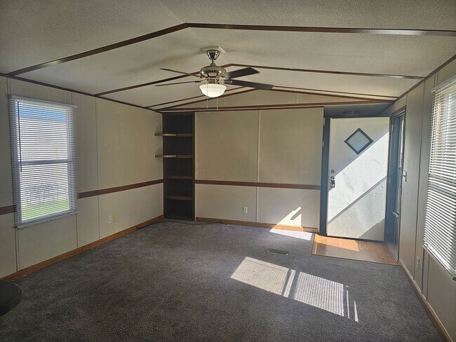 Foto del edificio - New Lisiting!!