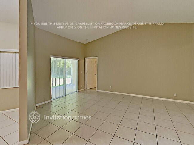 Foto del edificio - 13750 Lilac Pl