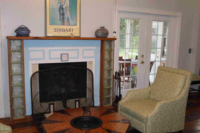 Foto del edificio - 785 Juniper Pl