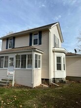 Building Photo - 814 Hall St